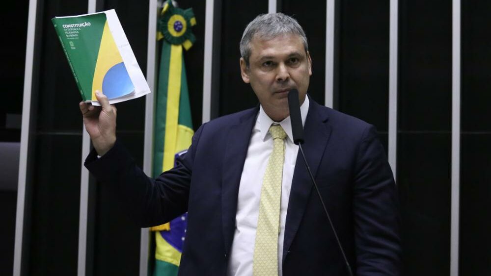 “Vitória da diplomacia”, diz líder do PT após Moraes deixar lista de sanções