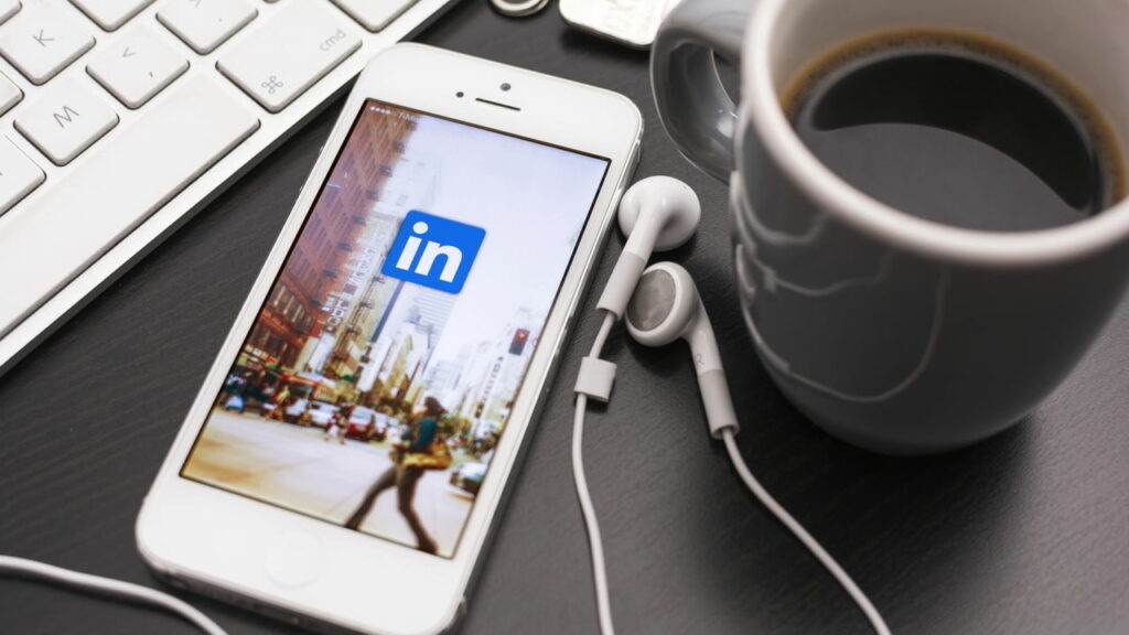 O melhor guia para virar referência no LinkedIn e crescer em 2025