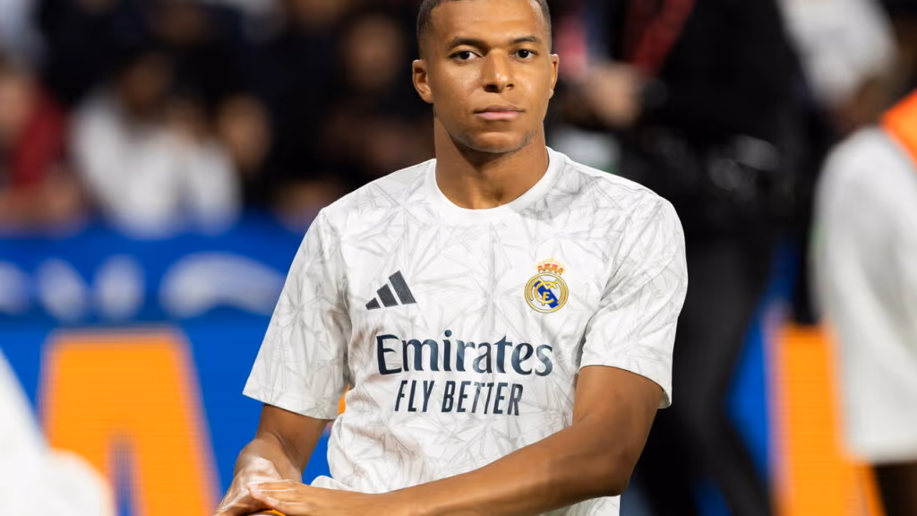 Mbappé faz hat-trick em goleada do Real Madrid na Champions