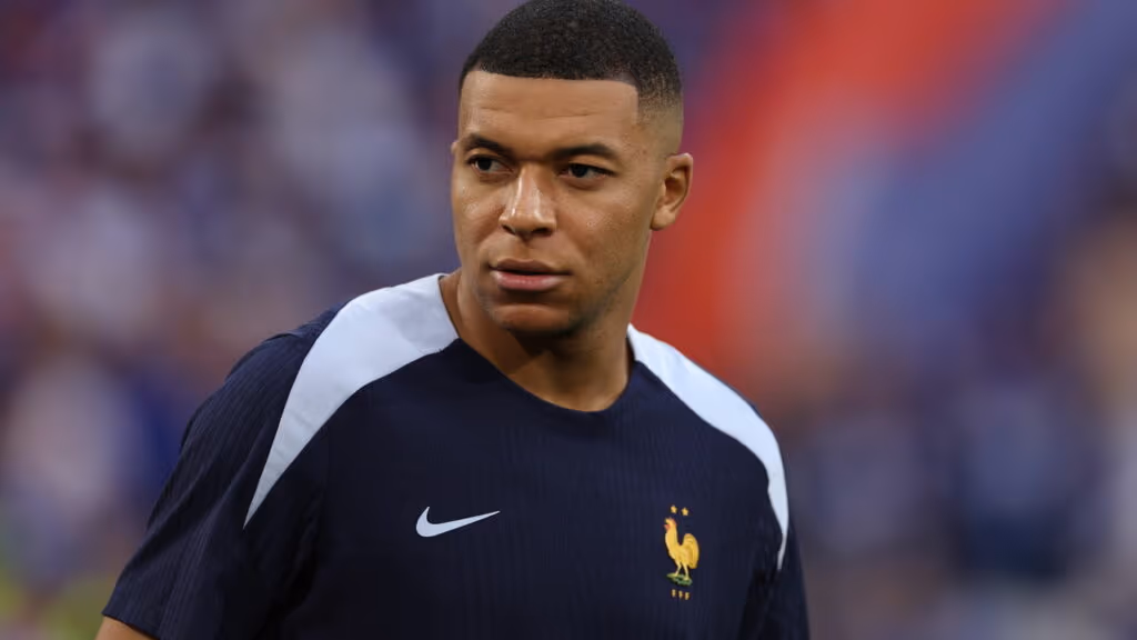Mbappé se posiciona sobre a polêmica da tocha olímpica