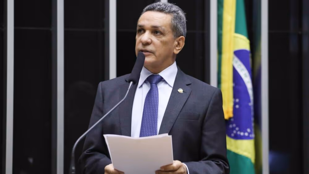Senador pede dispensa de outorga para pequenos provedores de internet