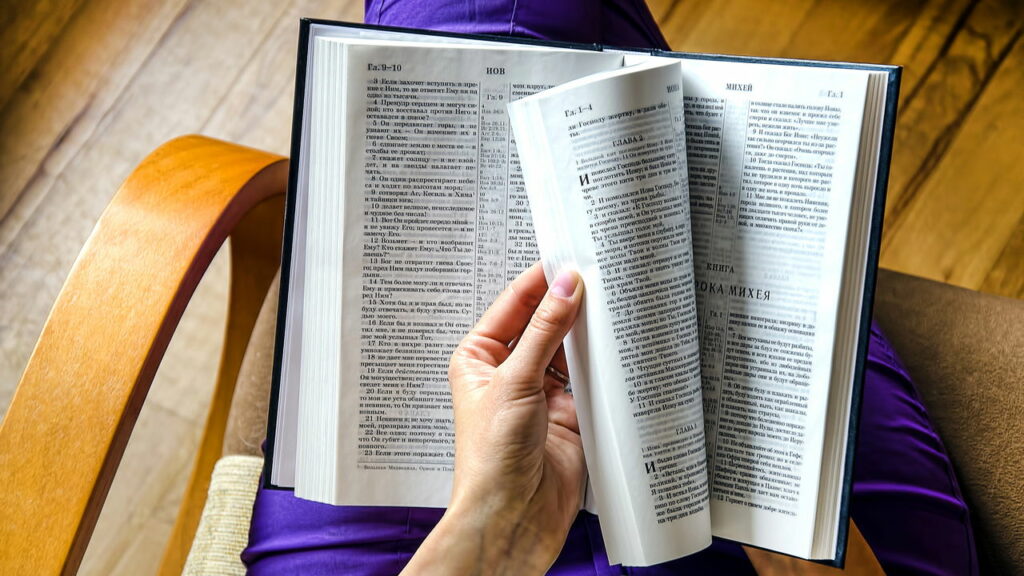 Esqueceu um nome? Entenda o que a psicologia diz sobre isso