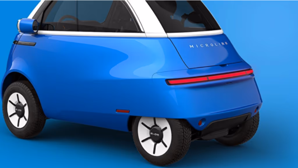 Este microcarro elétrico retrô dispensa habilitação e roda 100 km com uma carga