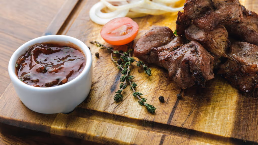 O segredo do molho barbecue perfeito para surpreender no churrasco