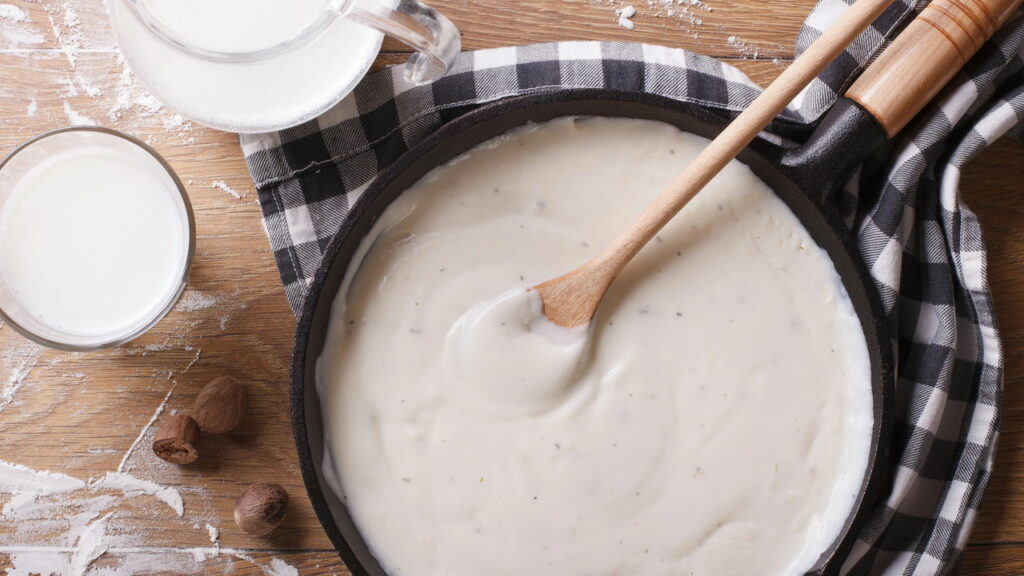 Como fazer um molho branco perfeito e sem empelotar — passo a passo