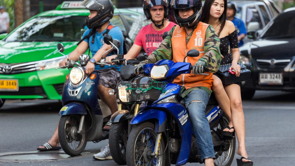 Nova lei muda regras de mototáxi e já impacta milhares de motoristas