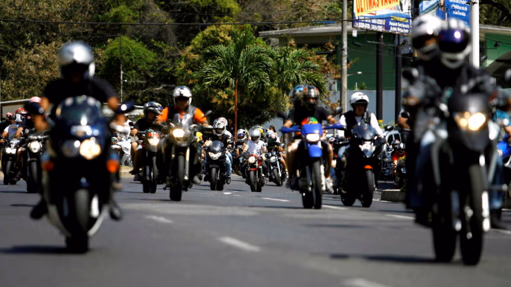 Nova lei muda regras de mototáxi e já impacta milhares de motoristas