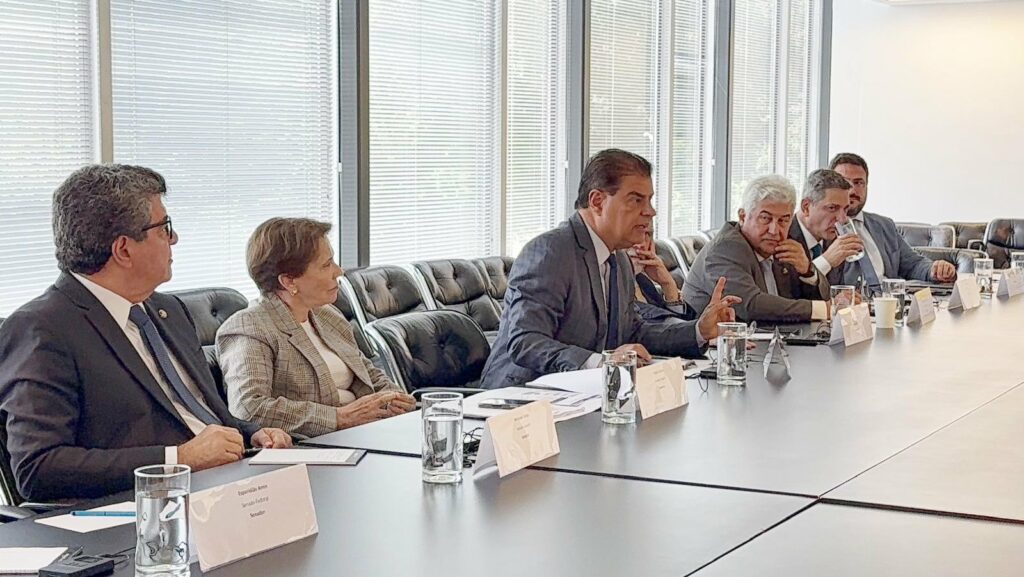 “O não já temos, vamos atrás do sim”, diz senador sobre adiamento do tarifaço