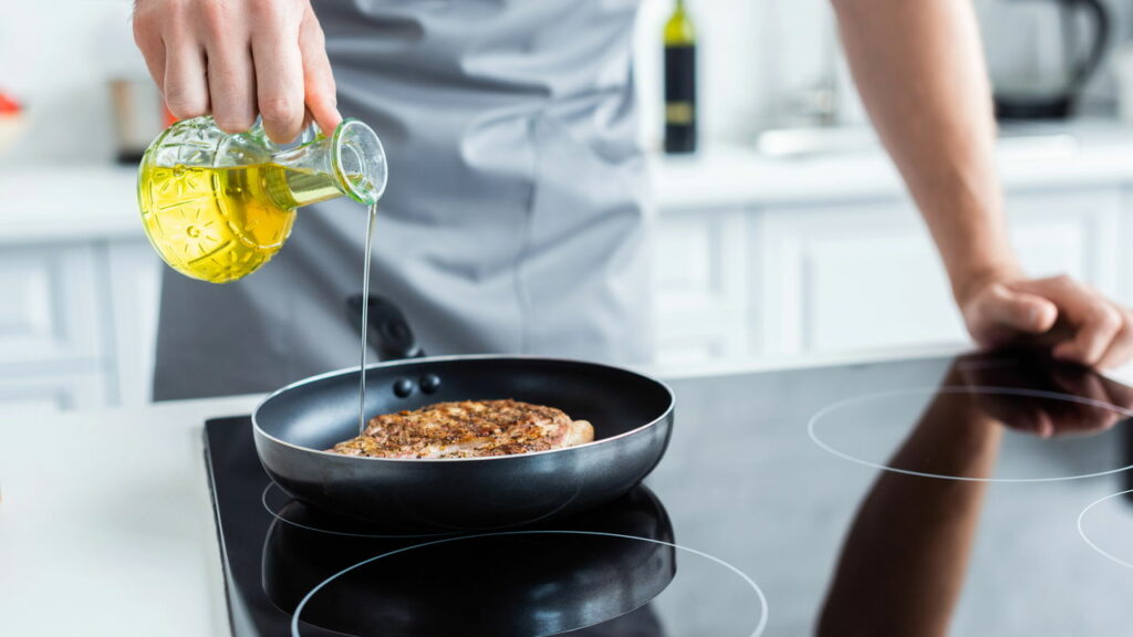 O erro ao usar panelas que pode liberar substâncias nocivas