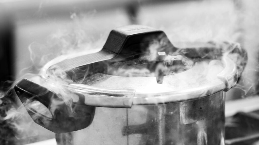 O guia definitivo para usar panela de pressão sem medo na cozinha