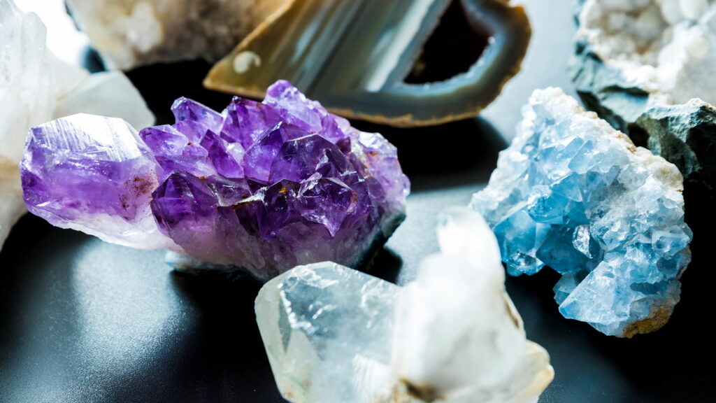 10 nomes de menina inspirados em pedras preciosas e seus significados