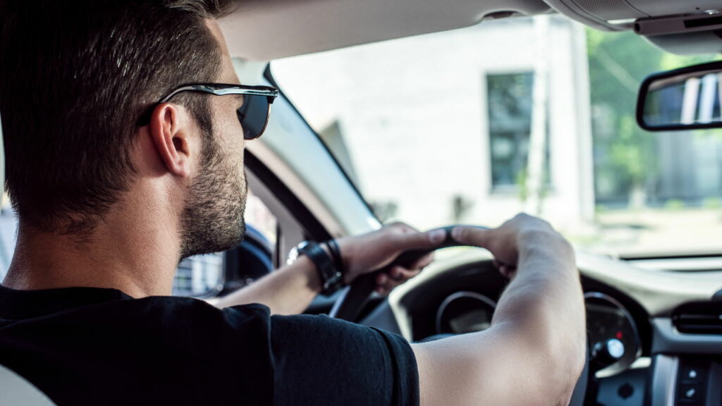 Quais são os principais erros de novatos ao volante e como evitá-los no dia a dia