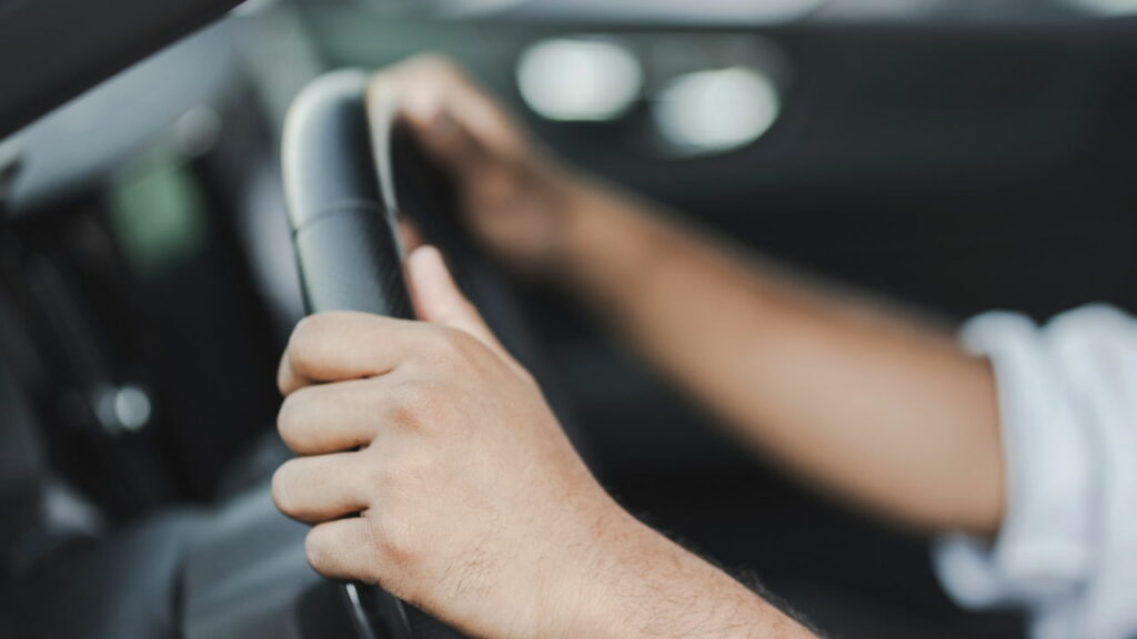 O impacto do sono e do cansaço na condução: perigos e prevenção
