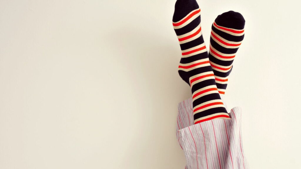 Quem não deve dormir de meias, segundo os especialistas