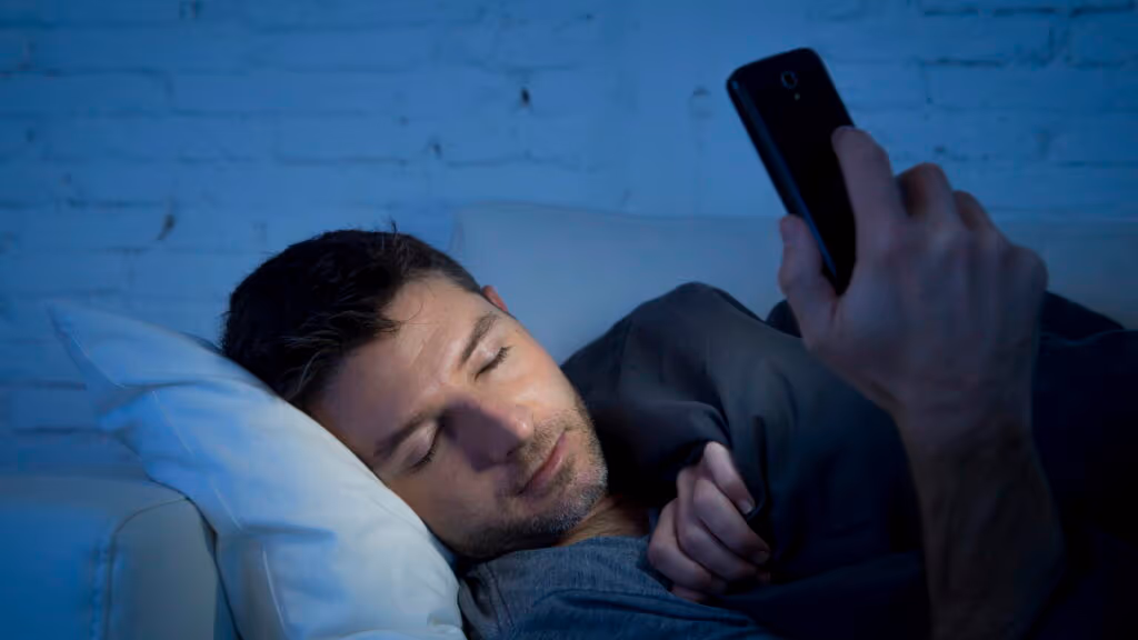 O motivo secreto que faz você comprar coisas inúteis de madrugada