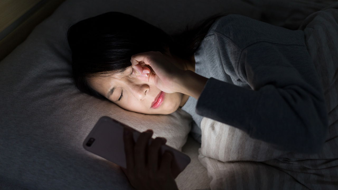O que acontece no seu corpo quando você dorme depois da meia noite