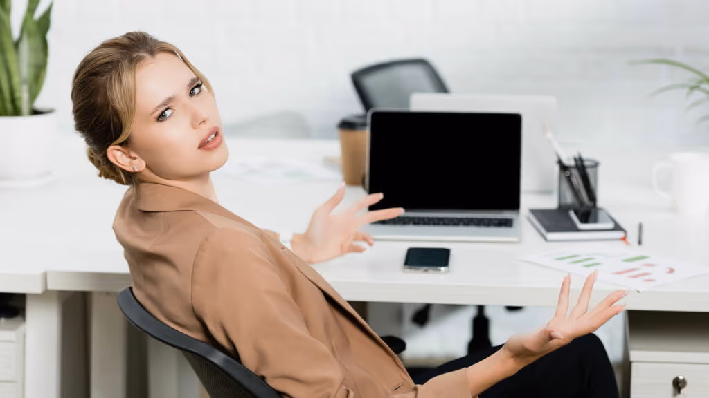 Pessoas que recolocam suas cadeiras no lugar ao sair da mesa geralmente exibem esses traços de personalidade únicos