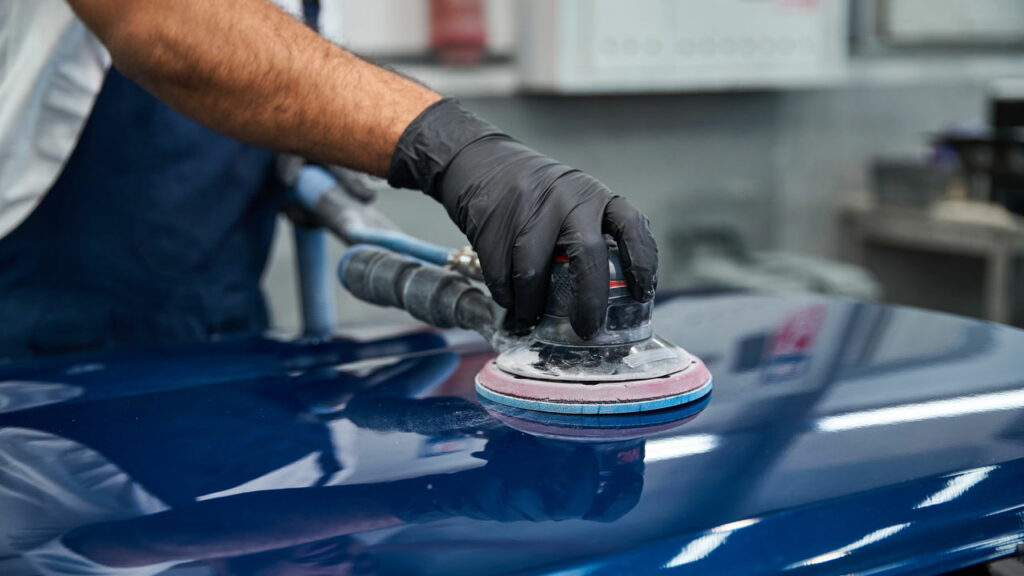 Dicas infalíveis para manter a pintura do carro impecável no sol e na chuva