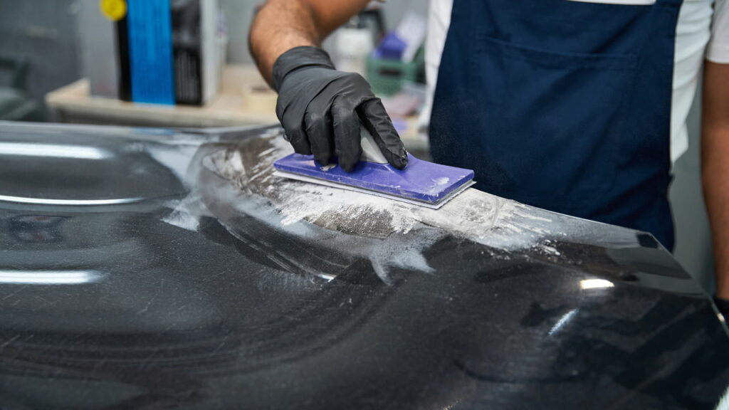 Dicas infalíveis para manter a pintura do carro impecável no sol e na chuva
