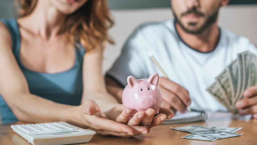 O valor que especialistas recomendam ter na poupança aos 30 anos