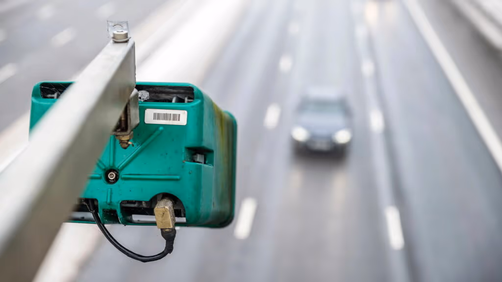 Como evitar multas por excesso de velocidade em trechos com radar móvel