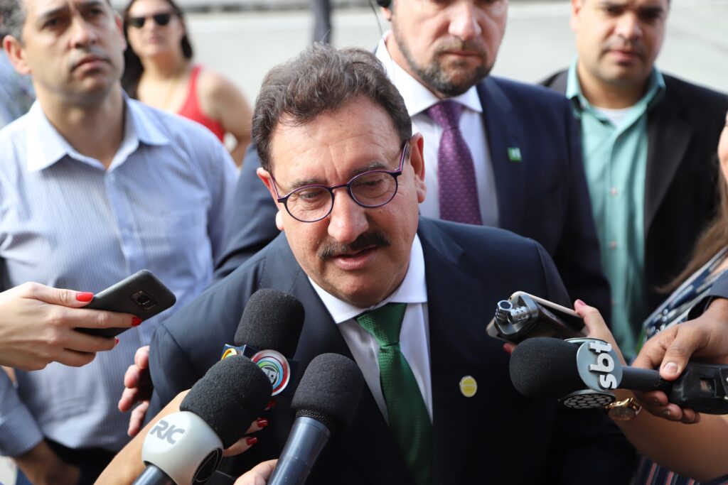 Ratinho reprova candidatura do filho à presidência