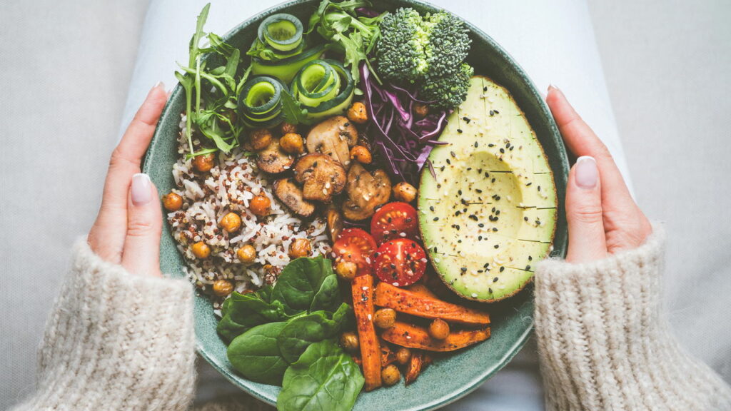 Como adaptar receitas tradicionais para versões veganas