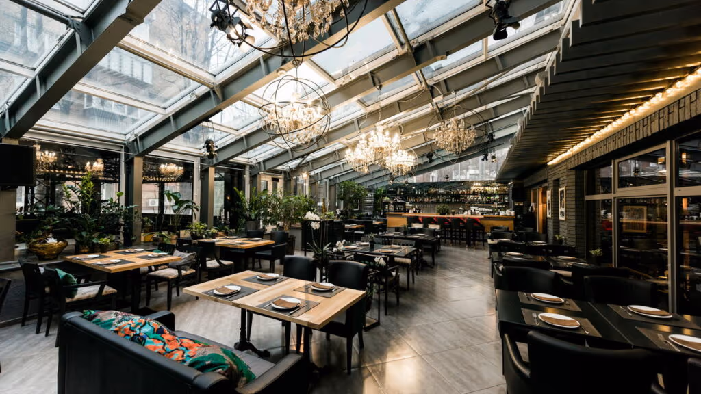 Falar essas frases em restaurantes revela que você não tem inteligência social