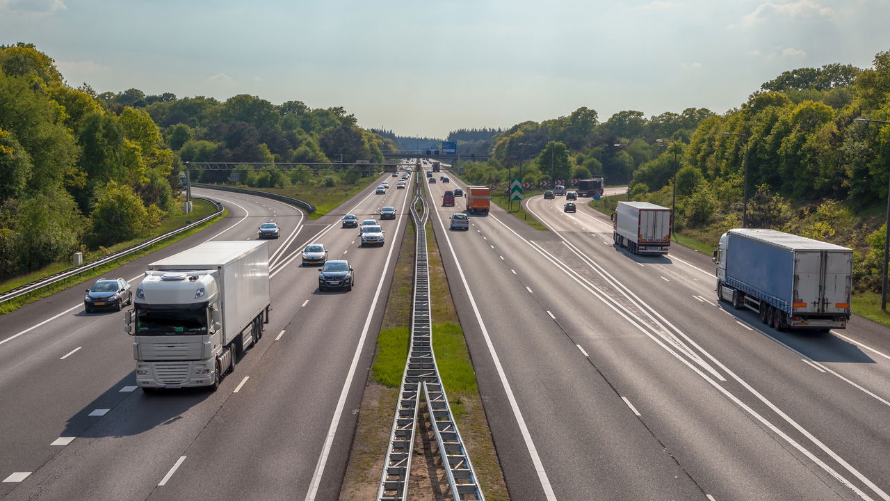 Entenda as diferenças entre dirigir em rodovia, via urbana e estrada rural