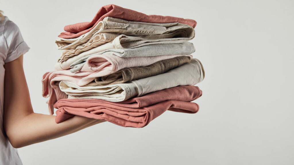 Pare de sofrer! Estas soluções caseiras removem manchas que detergente não tira