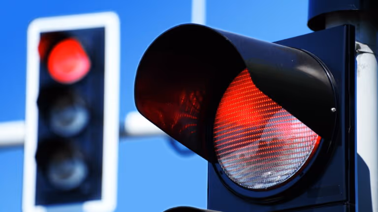 Como agir corretamente em cruzamentos sem semáforo para evitar acidentes