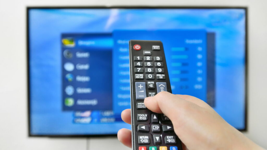 Televisão com microfone oculto? Veja se a sua tem um