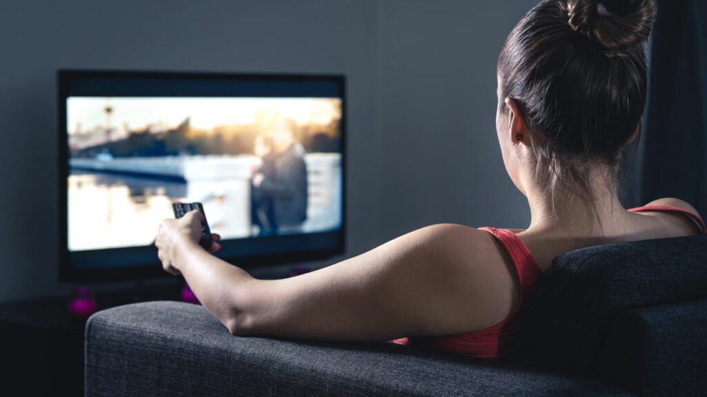 Televisão com microfone oculto? Veja se a sua tem um