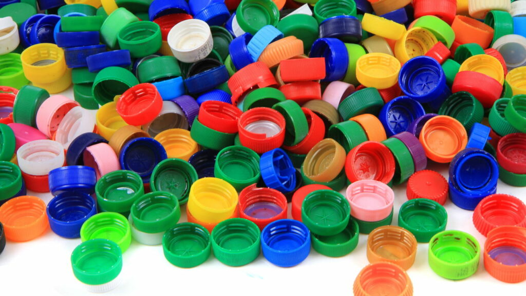 Conheça o plástico que some em semanas e pode salvar o planeta