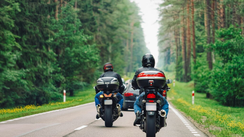 Como interpretar as faixas exclusivas para motos e seus riscos