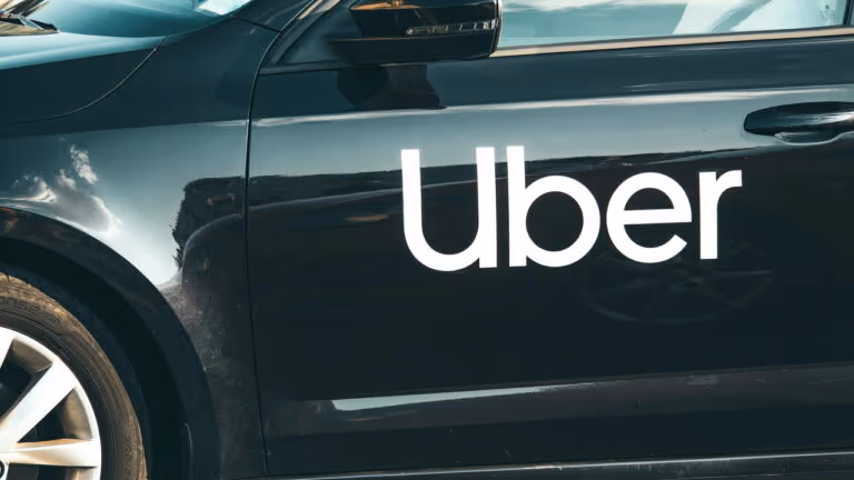Uber encerra atividades em um país e motivo vem à tona