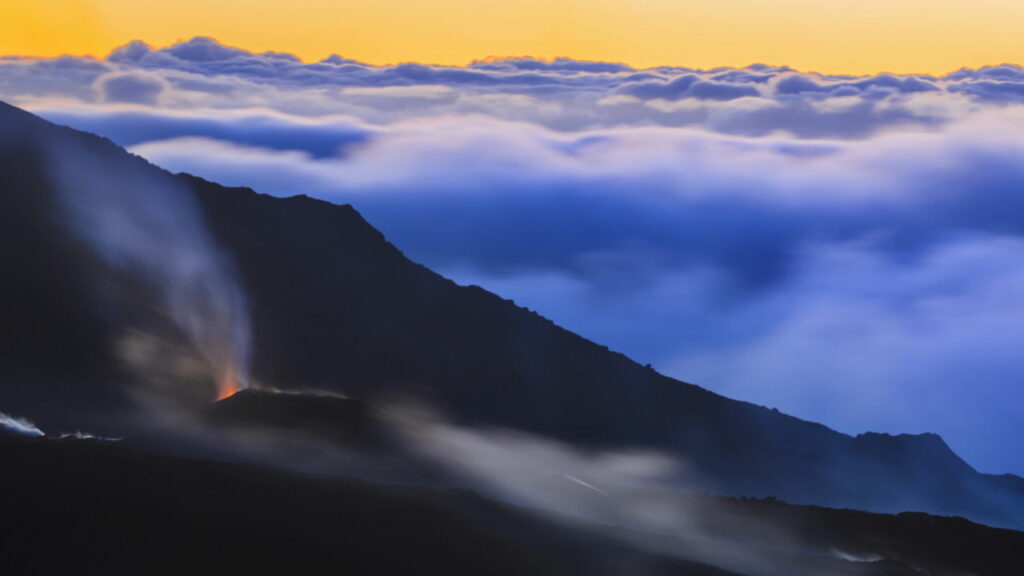 O mistério mais raro dos vulcões: como surge a lava azul intensa
