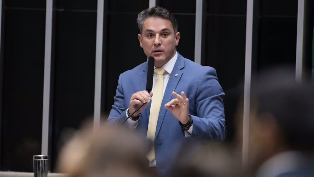 Há acordo com Motta para pautar urgência da anistia na quarta-feira, diz Zucco
