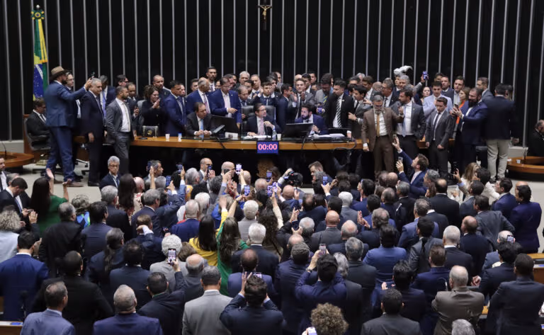 Corregedoria da Câmara vai analisar denúncias contra deputados por ocupação