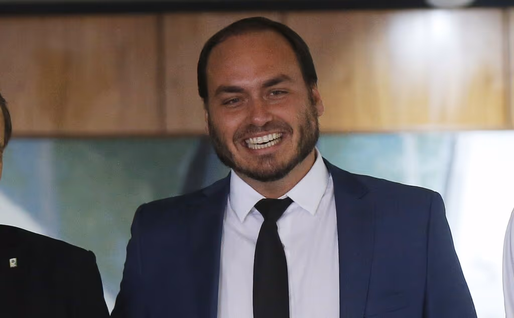 Carluxo declara apoio a candidatura de Michelle ao Senado