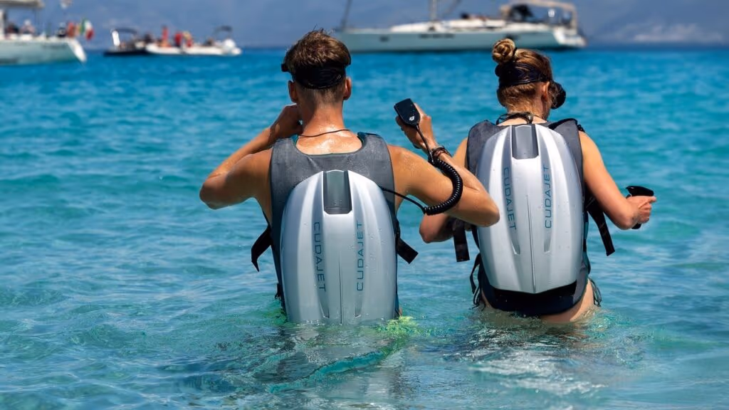 Essa mochila permite que você “voe” no oceano