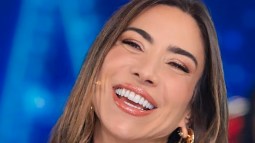 Patricia Abravanel diverte com piada +18 no Programa Silvio Santos