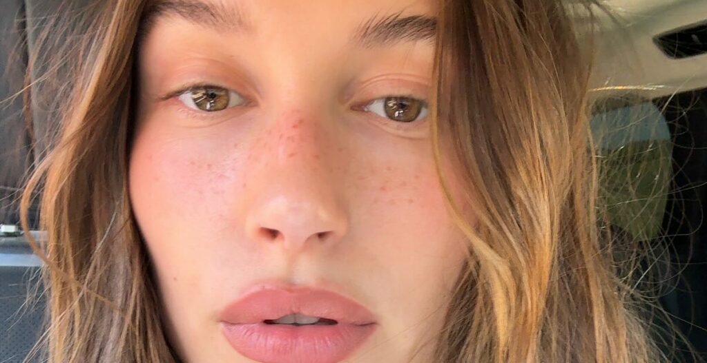 Fotos de Hailey Bieber mostram o crescimento de Jack Blues