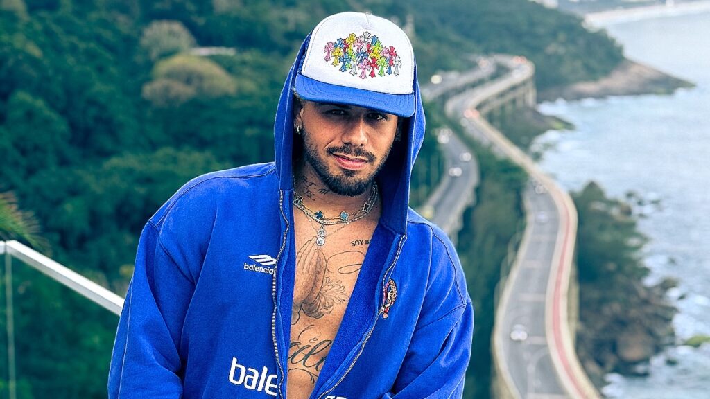 Zé Felipe é visto “dando fuga” na garupa de mulher em Barretos