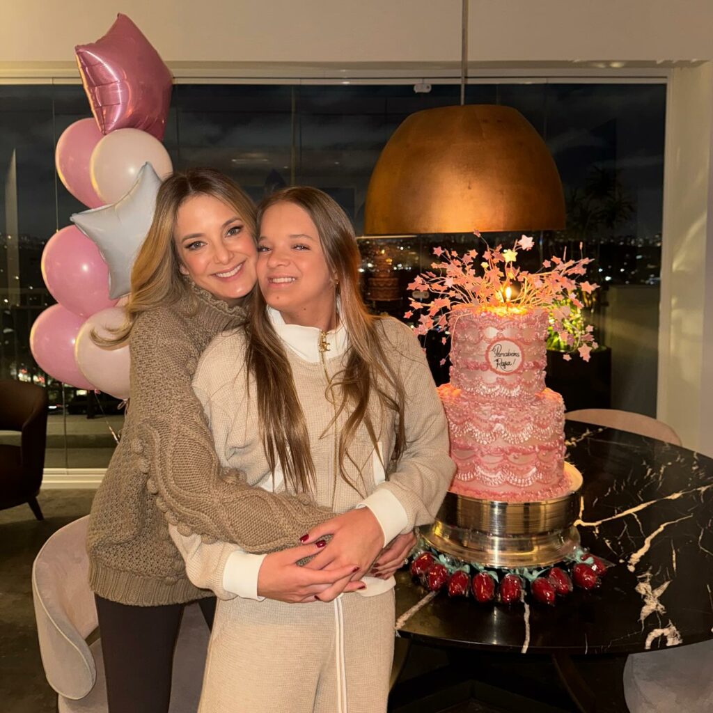 Bolo fenomenal de Rafaella Justus conquista a web