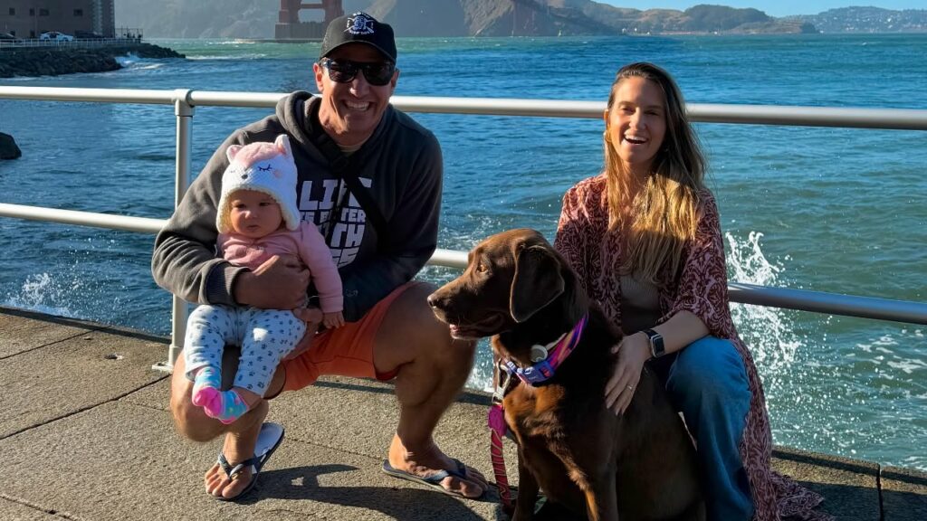 Cacau, a labradora surfista, se torna campeã do mundo
