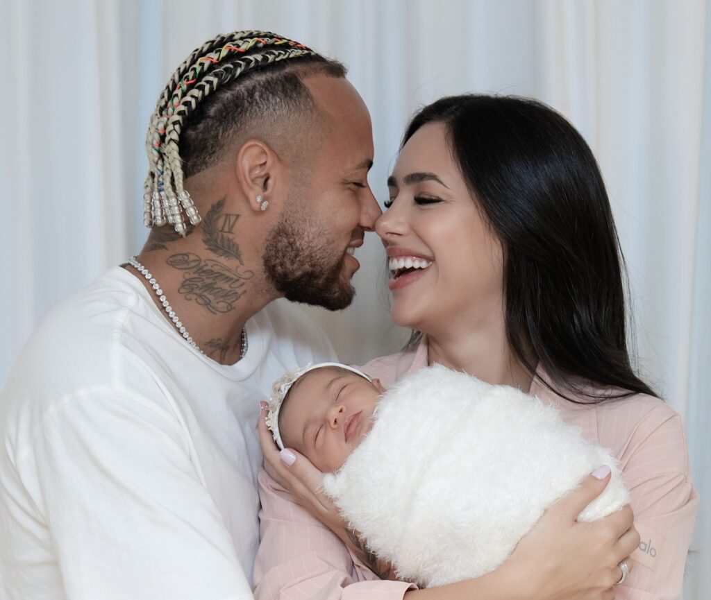 Virginia Fonseca se desculpa por ligação para Neymar