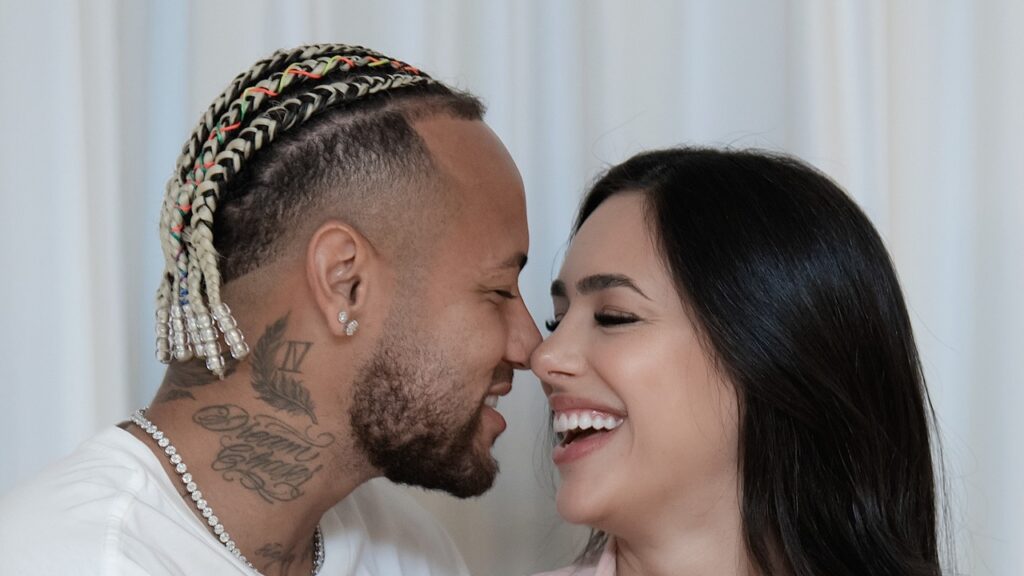 Neymar e Bruna Biancardi fogem de mansão após descobrirem câmeras