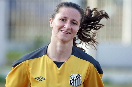 Ex-jogadora do Santos, Suzana Agostini enfrenta batalha contra o câncer