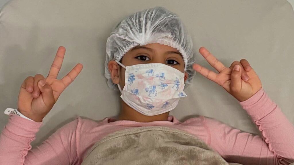 Filha de Maira Cardi, Sophia sofre drama no pós-operatório